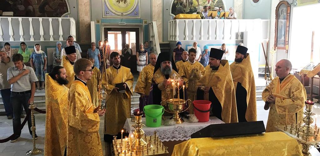 Преосвященнейший епископ Герман совершил малое освящение главного предела кафедрального собора города Ейска